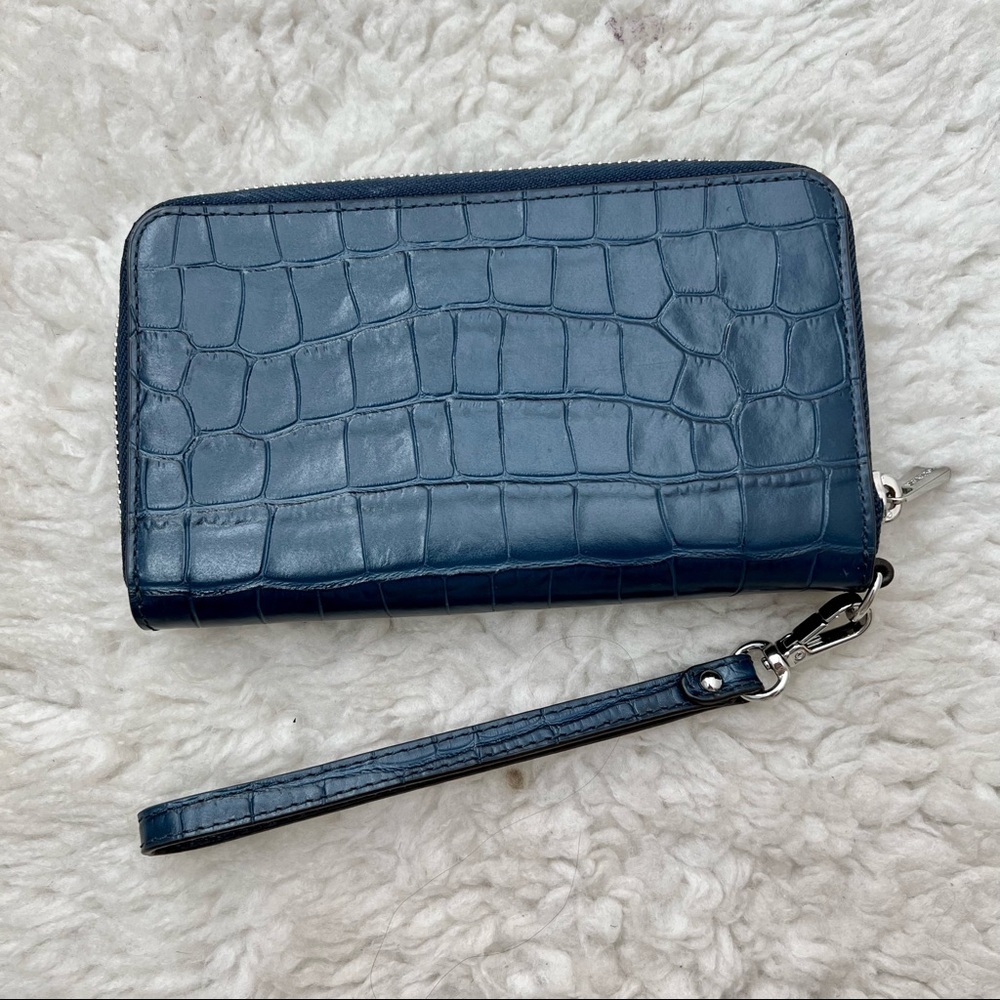 Michael Kors Croc Embossed Check Book/Phone Credit cards Wristlet Wallet - Picture 2 of 10